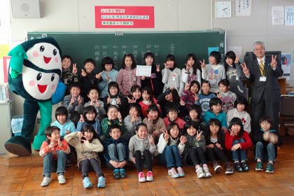  エコちゃんサンちゃんも一緒に記念写真