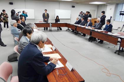 4日開かれた「救命救急センターを併設する基幹病院等のあり方検討会議」の第11回知事・市長村長・医療関係者等合同会議