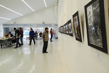 11日まで三条東公民館で開かれているキャノンフォトクラブ新潟県央の創立15周年記念作品展