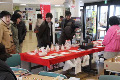 道の駅国上の天神講菓子展も売れ行き絶好調