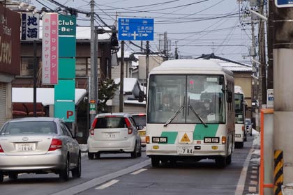 第一中学校区小中一体校の開校準備委員会がスクールバスの試験走行を実施
