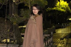 24日行う「まちなかぶらぶらみてあるき」で参加者がまとう角巻