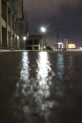 JR燕三条駅付近の道路のブラック・アイスバーン