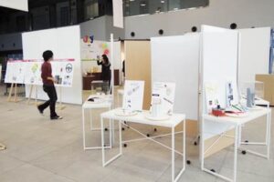 17日までリサーチコアで開かれている三条テクノスクール工業デザイン科修了作品展