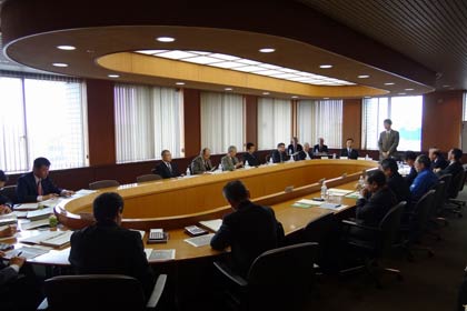 27日開かれた燕三条地場産業振興センターの第104回理事会