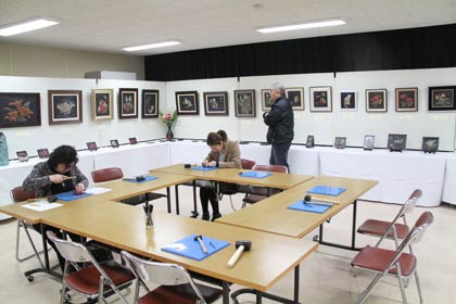 2、3の2日間、燕市総合文化センターで開かれている市民教養講座フェスティバル2013、彫金講座