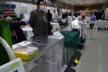 三条商工会議所で開かれた金武(株)の春の展示会「商売繁盛祭」、ゴミステーションの展示