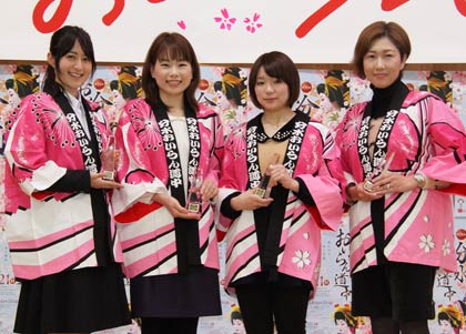 第71回分水おいらん道中のおいらん役に決まった4人、左から渡辺さん、杣木さん、村山さん、文珠川さん