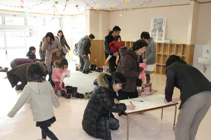 見学会に地域から大勢の人が訪れた