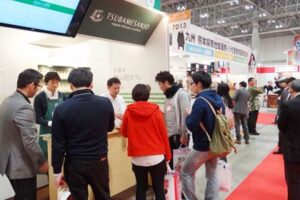 国際食品・飲料展「FOODEX JAPAN 2013」に出展している「燕三条『畑の朝カフェ』」