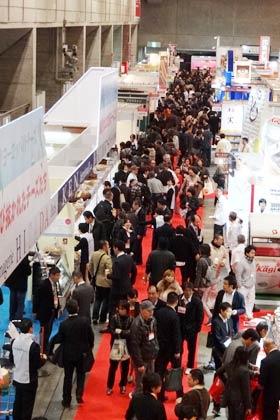 にぎわう「FOODEX JAPAN 2013」会場