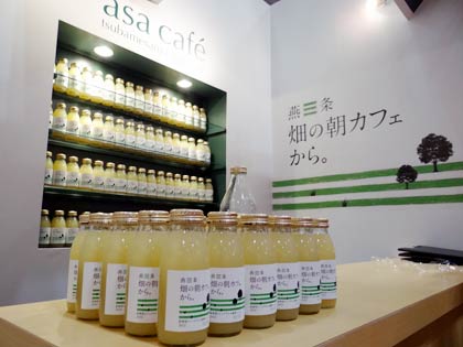 「燕三条『畑の朝カフェ』」で唯一、展示している燕三条地域で生産された和ナシと西洋ナシ「ル　レクチエ」