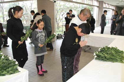 10日、三条市で行われた東日本大震災二周年追悼式典「縁ー感謝を忘れずに共に乗り越えよう」