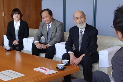 ボランティアグループ「結」の会の金子敏美会長と事務局の千葉和子さんも同席