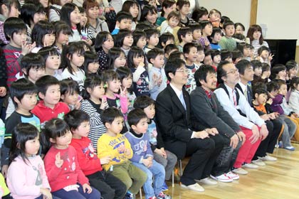 みんなで『みんなつばめのこども』を合唱