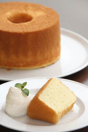 奥はホールケーキ