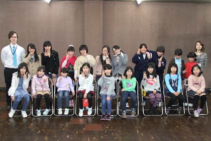  教室の子どもたちで記念写真