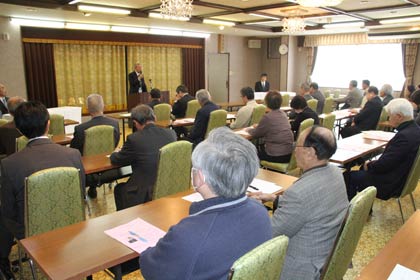 燕市立小・中学校の発展を願う市民の会と燕中等教育学校を支援する会が主催した教育講演会