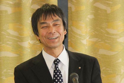  講演する藤沢教育長