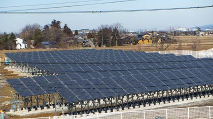 外山工業(株)が三条市帯織地内に設置した太陽光発電所