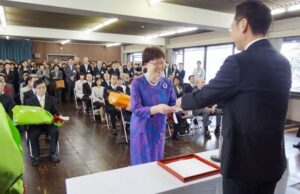 三条市の平成24年度退職者辞令交付式