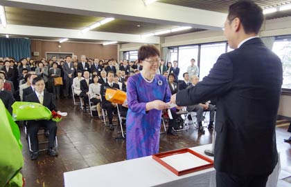 三条市の平成24年度退職者辞令交付式
