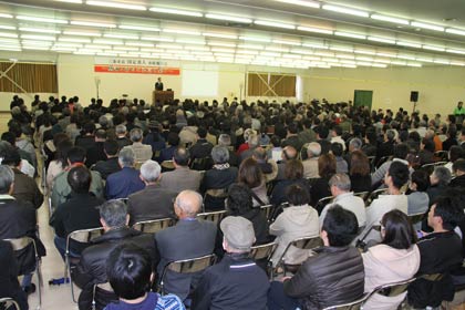約700人が参加した三条市長国定勇人氏の市政報告会