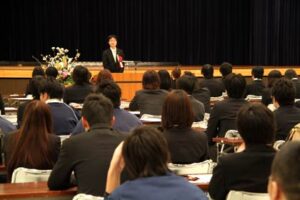 4日に燕市で開かれた平成25年新規学卒就職者歓迎会