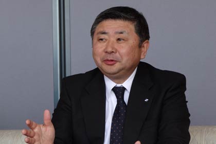 歓談する西潟理事長