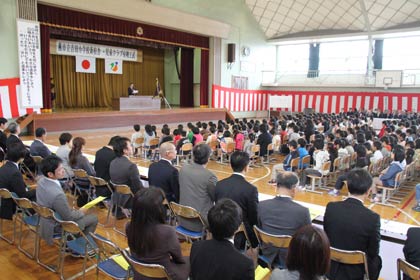 12日行われた燕市立吉田小学校の新しい校舎と児童クラブの竣工式