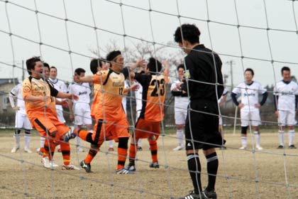 PK戦に勝利して喜びにわく新潟JC