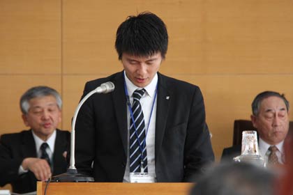 2013年3月22日、3月議会の最終日、市議会で最後の演壇に立った岡本君