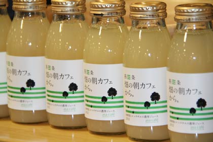  「畑の朝カフェ。」ブランドの和ナシと洋ナシをミックスしたジュース