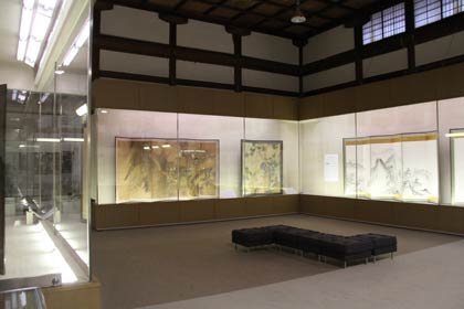 三条市歴史民俗産業資料館で開かれている平成25年度春の企画展「屏風絵の世界ー描かれた中国ー」