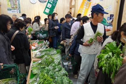 直売所は飛ぶような売れ行き