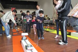 燕市新庁舎の一般公開と竣工記念イベントで行われた第3回ロボコンジャパンカップの一次予選会と体験会