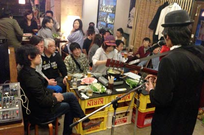 4月29日開かれた演芸イベント「横丁劇場」