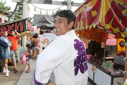  2012年7月21日、飛燕夏祭りで戸隠神社前で