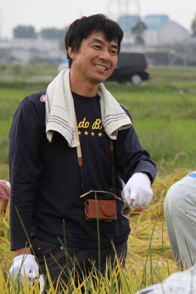 2012年9月30日、田んぼアートの稲刈りに参加した藤沢さん