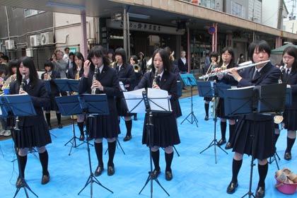 吹奏楽部のブラスバンド演奏
