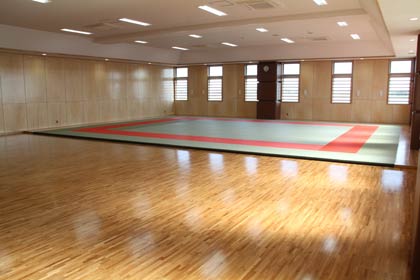 柔道や剣道、逮捕術などを訓練する道場