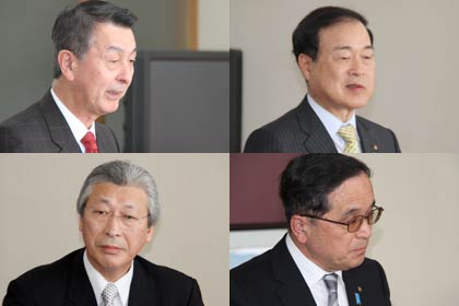 左上から時計回りに篠田新潟市長、森長岡市長、山田柏崎市副市長、二階堂新発田市長
