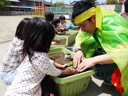  「ゴーヤ大使」の金子ボボさんも参加