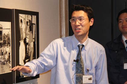 作品解説会の講師、かぼちゃ電車保存会幹事の田中さん
