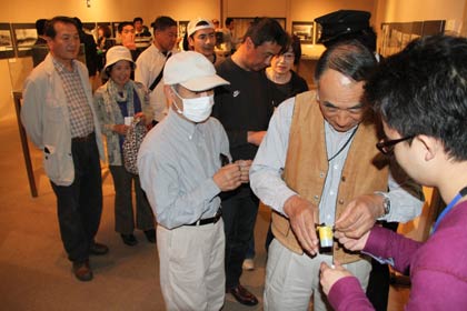 入場券には自分で改札鋏を入れてもらう