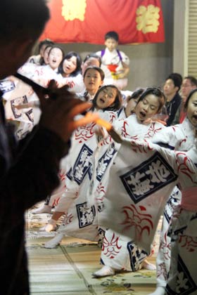 横町万灯組の練習