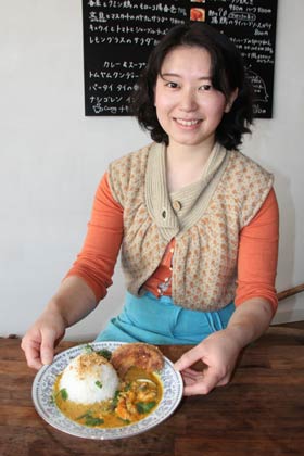 「くぅ象」の店主、井上弓さん