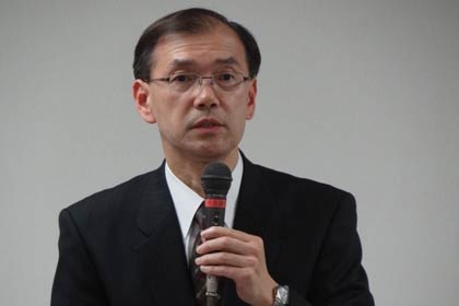 委員長の鈴木燕労災病院長