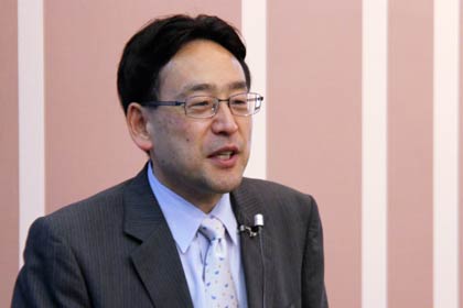  燕商工会議所金融保険業務部会主催の講演会で講演する藻谷さん