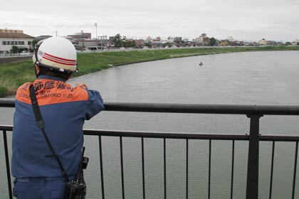 男性が飛び降りた付近の燕橋の欄干